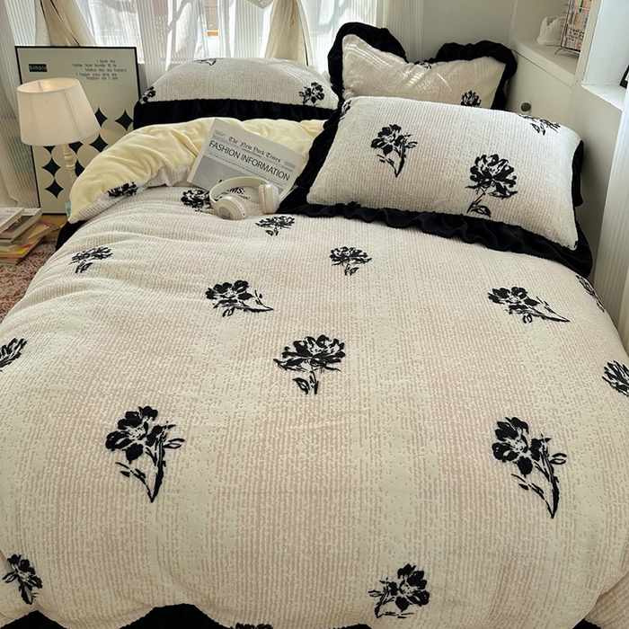 91家纺网 家纺一手货源 找家纺 轻奢坊 2025新款琢色烂花牛奶绒花边套件四件套-赫本风 赫本-玫瑰