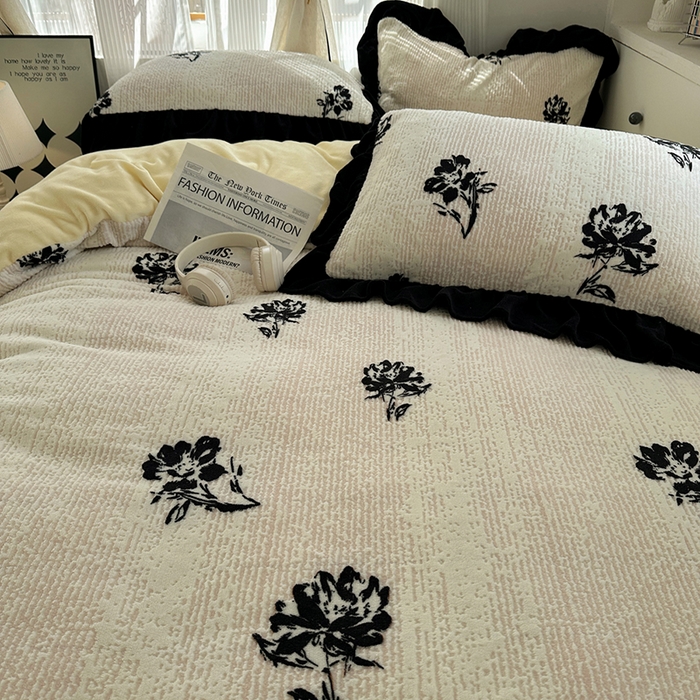 91家纺网 家纺一手货源 找家纺 轻奢坊 2025新款琢色烂花牛奶绒花边套件四件套-赫本风 赫本-玫瑰