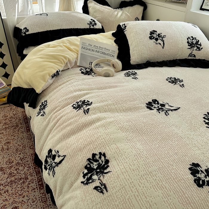 91家纺网 家纺一手货源 找家纺 轻奢坊 2025新款琢色烂花牛奶绒花边套件四件套-赫本风 赫本-玫瑰