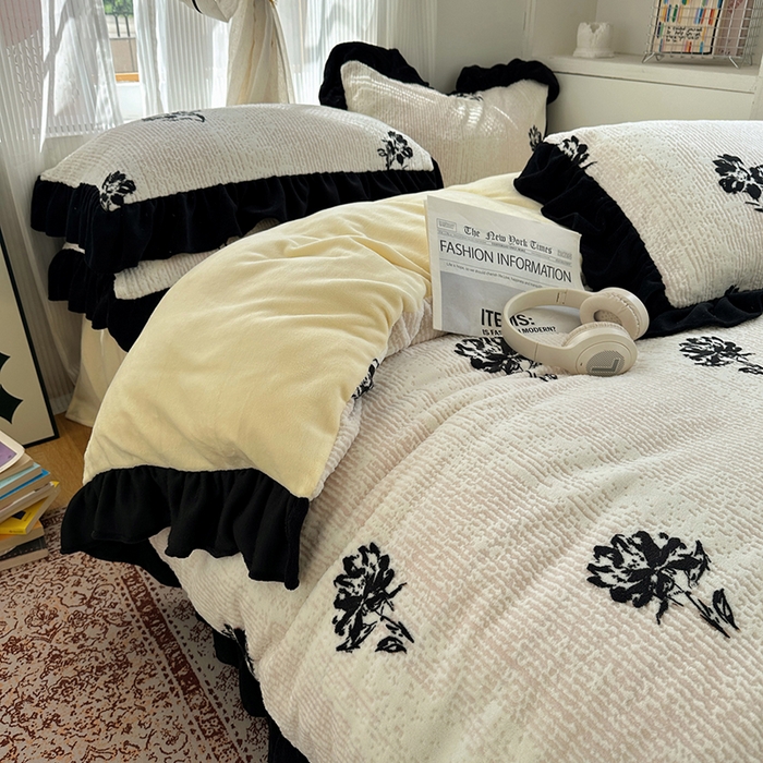 91家纺网 家纺一手货源 找家纺 轻奢坊 2025新款琢色烂花牛奶绒花边套件四件套-赫本风 赫本-玫瑰