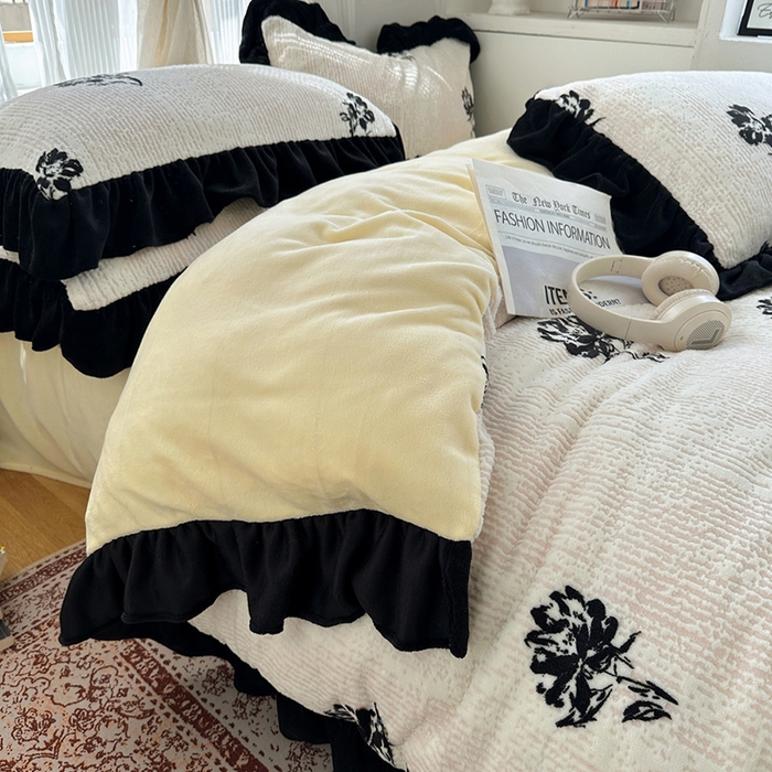 91家纺网 家纺一手货源 找家纺 轻奢坊 2025新款琢色烂花牛奶绒花边套件四件套-赫本风 赫本-玫瑰