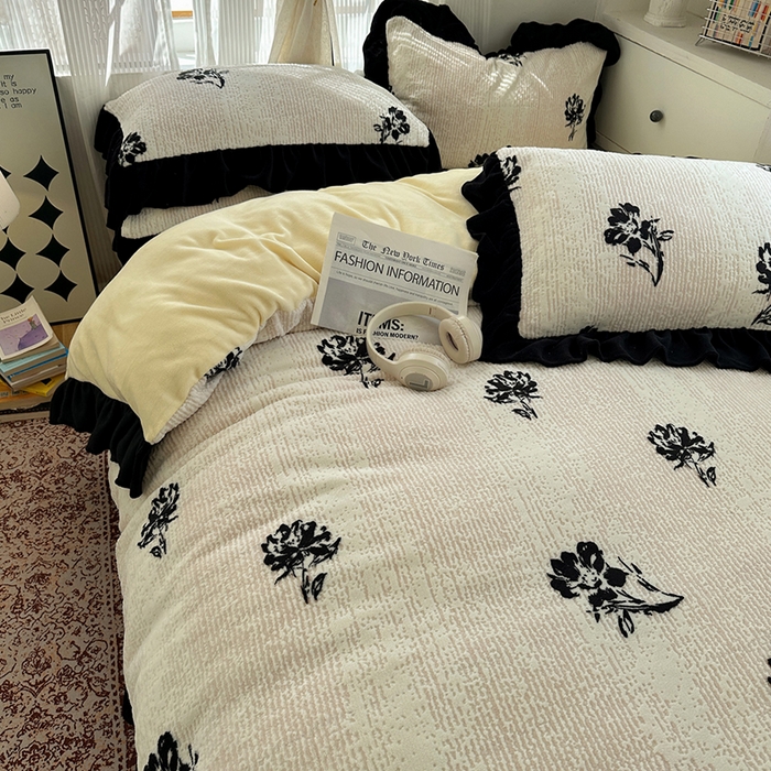 91家纺网 家纺一手货源 找家纺 轻奢坊 2025新款琢色烂花牛奶绒花边套件四件套-赫本风 赫本-玫瑰