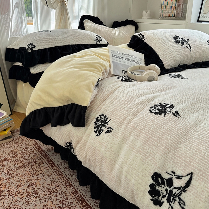 91家纺网 家纺一手货源 找家纺 轻奢坊 2025新款琢色烂花牛奶绒花边套件四件套-赫本风 赫本-玫瑰