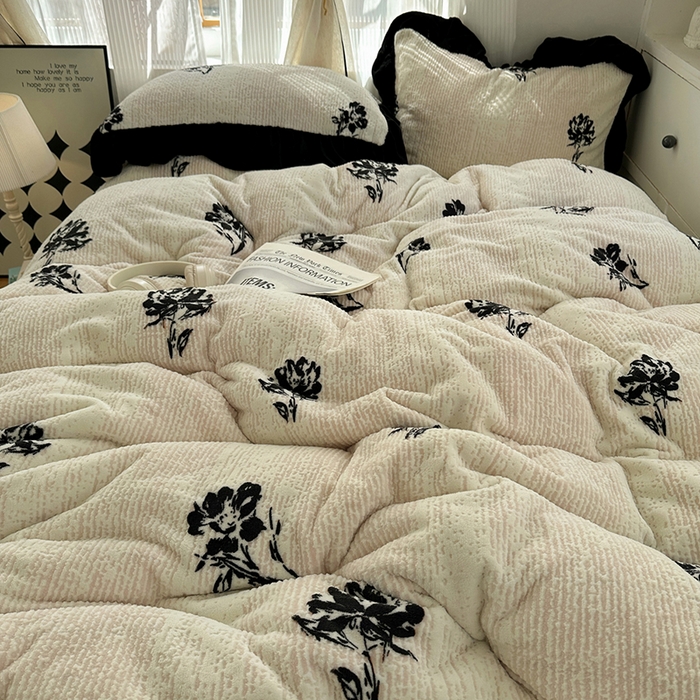 91家纺网 家纺一手货源 找家纺 轻奢坊 2025新款琢色烂花牛奶绒花边套件四件套-赫本风 赫本-玫瑰