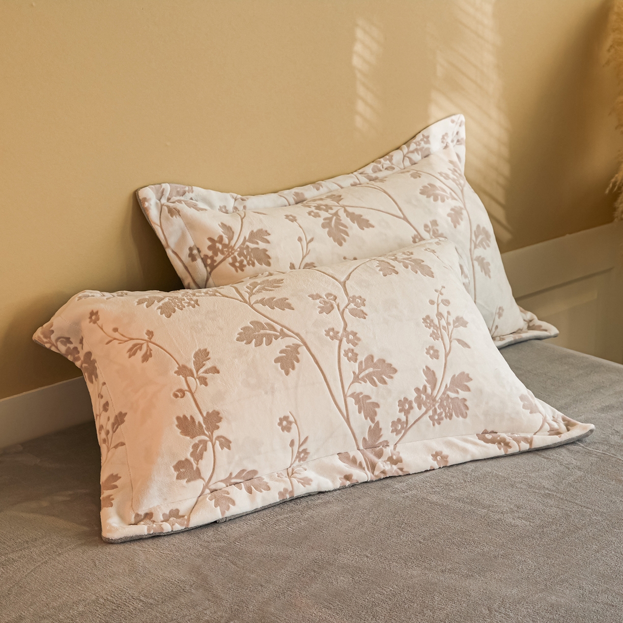 91家纺网 家纺一手货源 找家纺 菡宝 【主推第三批 带质检报告】A类全消光230g雕花绒牛奶绒四件套支持定制定做尺寸 好梦秋天灰