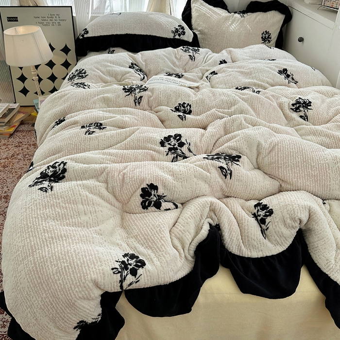 91家纺网 家纺一手货源 找家纺 轻奢坊 2025新款琢色烂花牛奶绒花边套件四件套-赫本风 赫本-玫瑰