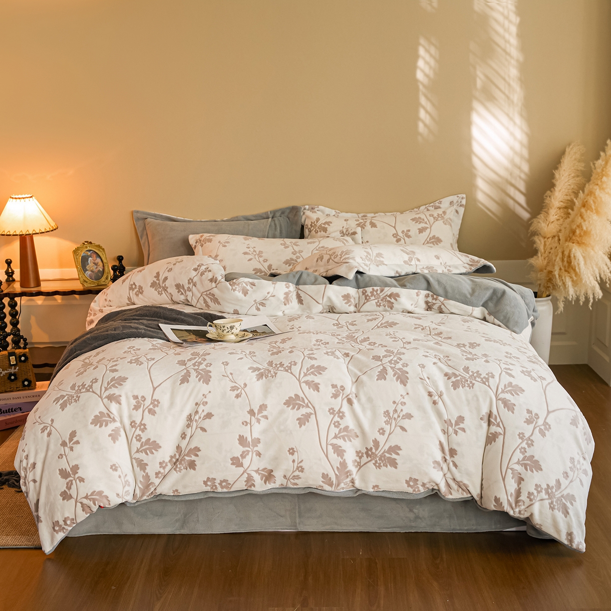 91家纺网 家纺一手货源 找家纺 菡宝 【主推第三批 带质检报告】A类全消光230g雕花绒牛奶绒四件套支持定制定做尺寸 好梦秋天灰