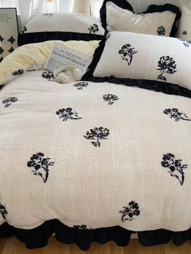 91家纺网 家纺一手货源 找家纺 轻奢坊 2025新款琢色烂花牛奶绒花边套件四件套-赫本风 赫本-玫瑰