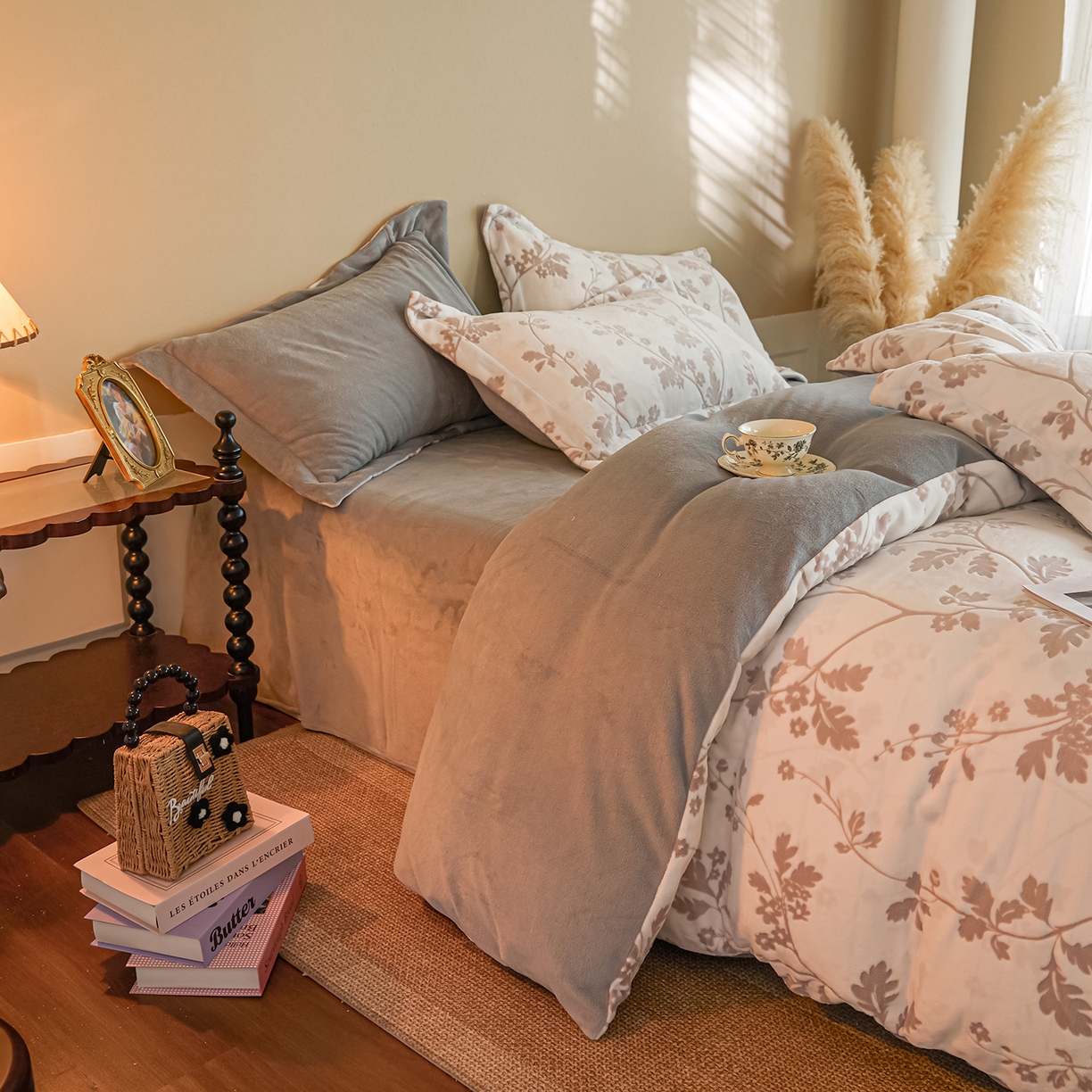 91家纺网 家纺一手货源 找家纺 菡宝 【主推第三批 带质检报告】A类全消光230g雕花绒牛奶绒四件套支持定制定做尺寸 好梦秋天灰