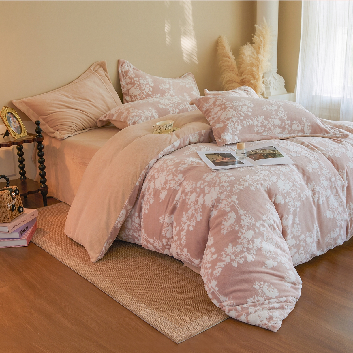 91家纺网 家纺一手货源 找家纺 菡宝 【主推第三批 带质检报告】A类全消光230g雕花绒牛奶绒四件套支持定制定做尺寸 画意枝头粉