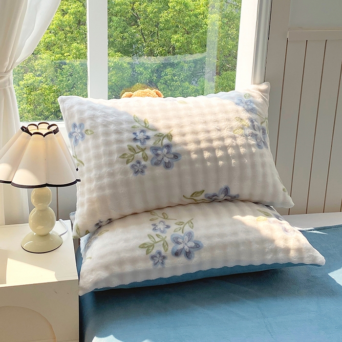 91家纺网 家纺一手货源 找家纺 艾橙 2025新款泡泡牛奶绒加厚保暖印花四件套 花吟