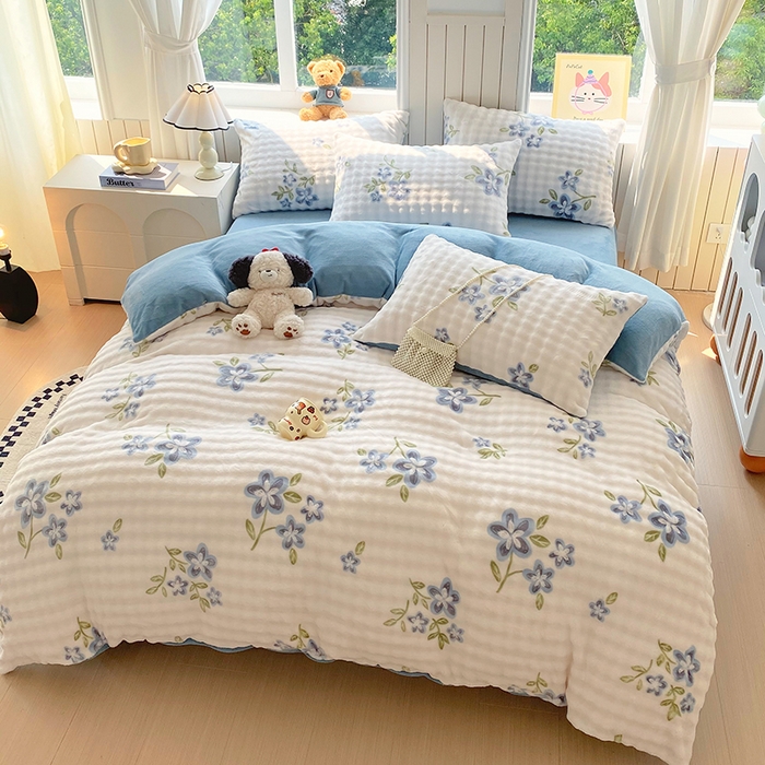 91家纺网 家纺一手货源 找家纺 艾橙 2025新款泡泡牛奶绒加厚保暖印花四件套 花吟