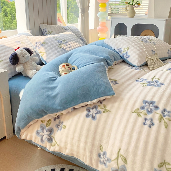 91家纺网 家纺一手货源 找家纺 艾橙 2025新款泡泡牛奶绒加厚保暖印花四件套 花吟