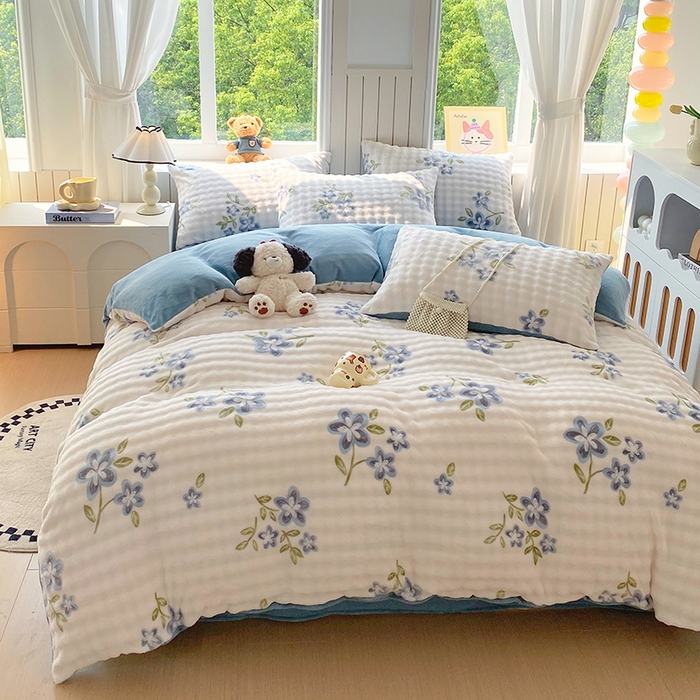 91家纺网 家纺一手货源 找家纺 艾橙 2025新款泡泡牛奶绒加厚保暖印花四件套 花吟