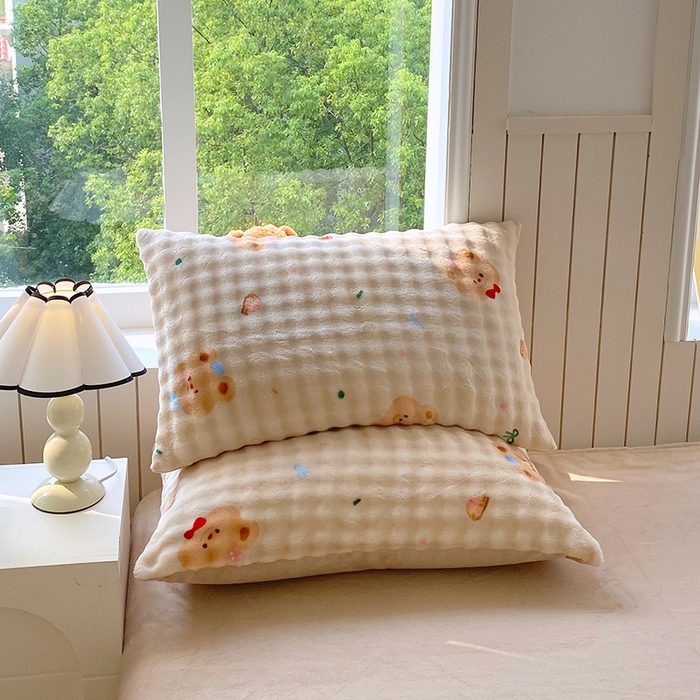 91家纺网 家纺一手货源 找家纺 艾橙 2025新款泡泡牛奶绒加厚保暖印花四件套 黄油小熊