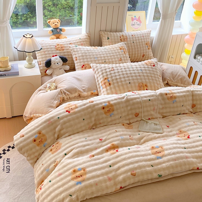 91家纺网 家纺一手货源 找家纺 艾橙 2025新款泡泡牛奶绒加厚保暖印花四件套 黄油小熊