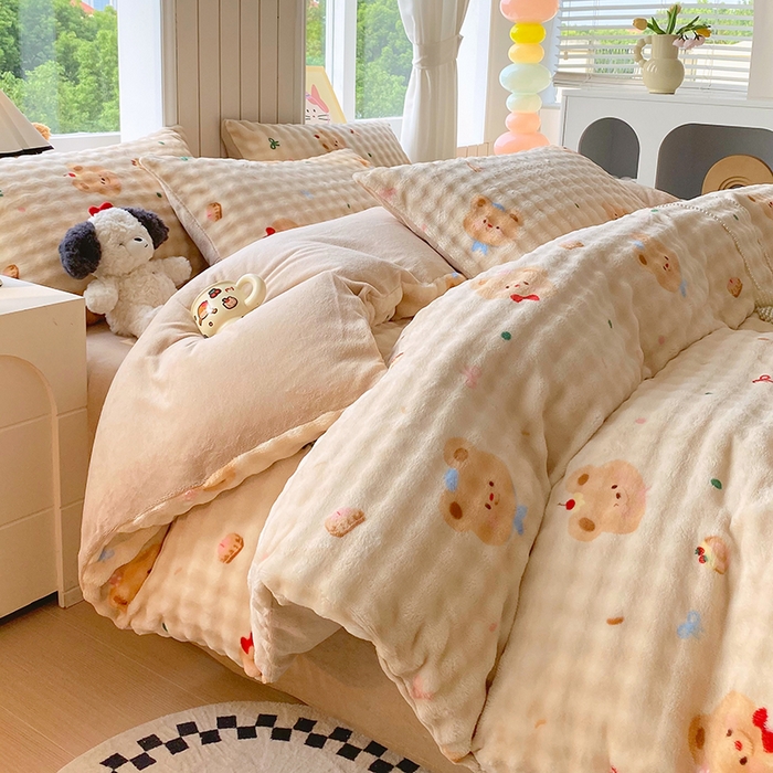 91家纺网 家纺一手货源 找家纺 艾橙 2025新款泡泡牛奶绒加厚保暖印花四件套 黄油小熊