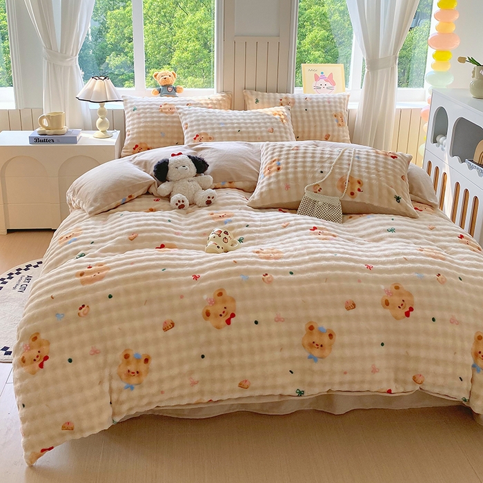 91家纺网 家纺一手货源 找家纺 艾橙 2025新款泡泡牛奶绒加厚保暖印花四件套 黄油小熊