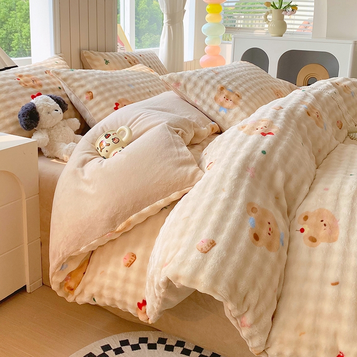 91家纺网 家纺一手货源 找家纺 艾橙 2025新款泡泡牛奶绒加厚保暖印花四件套 黄油小熊