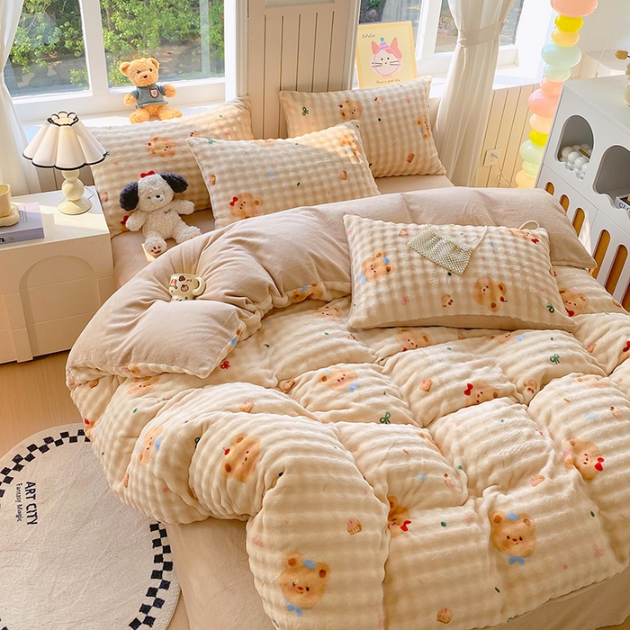 91家纺网 家纺一手货源 找家纺 艾橙 2025新款泡泡牛奶绒加厚保暖印花四件套 黄油小熊