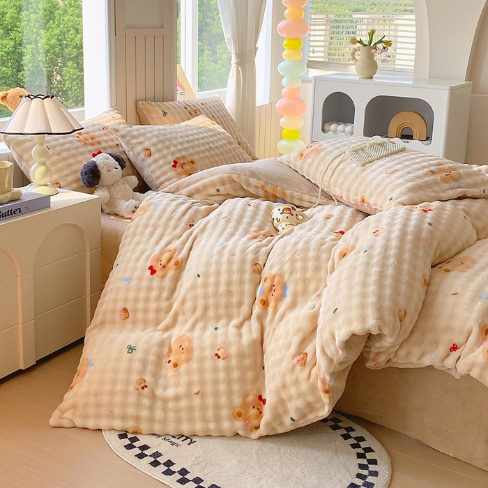 91家纺网 家纺一手货源 找家纺 艾橙 2025新款泡泡牛奶绒加厚保暖印花四件套 黄油小熊