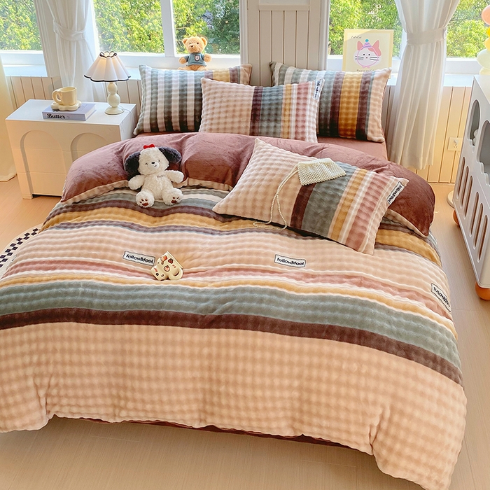 91家纺网 家纺一手货源 找家纺 艾橙 2025新款泡泡牛奶绒加厚保暖印花四件套 简条纹