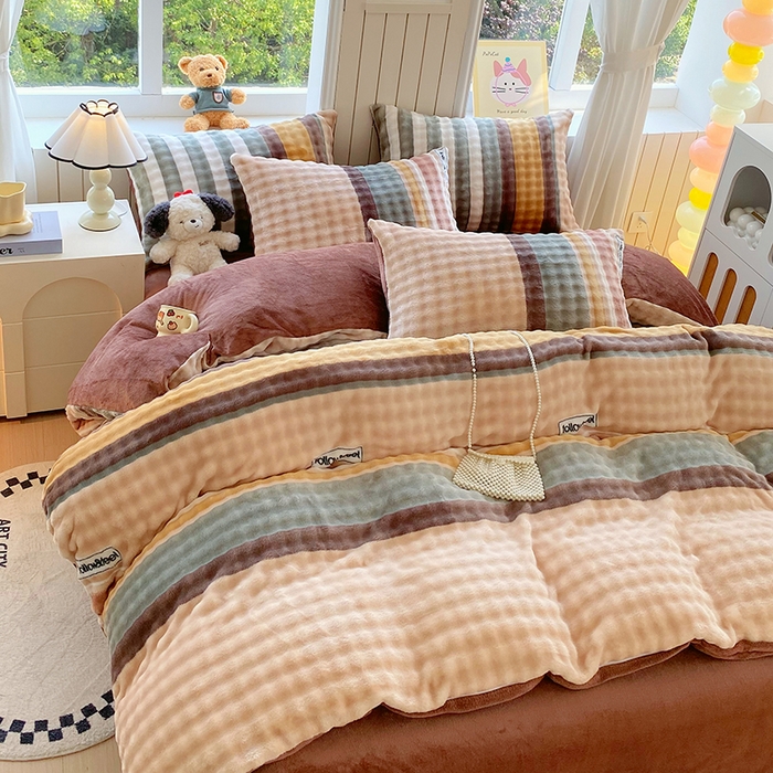 91家纺网 家纺一手货源 找家纺 艾橙 2025新款泡泡牛奶绒加厚保暖印花四件套 简条纹