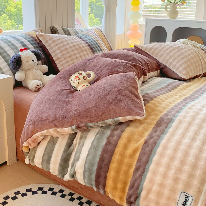 91家纺网 家纺一手货源 找家纺 艾橙 2025新款泡泡牛奶绒加厚保暖印花四件套 简条纹