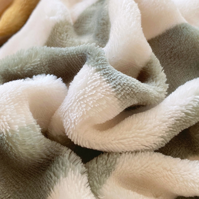 91家纺网 家纺一手货源 找家纺 艾橙 2025新款泡泡牛奶绒加厚保暖印花四件套 简条纹