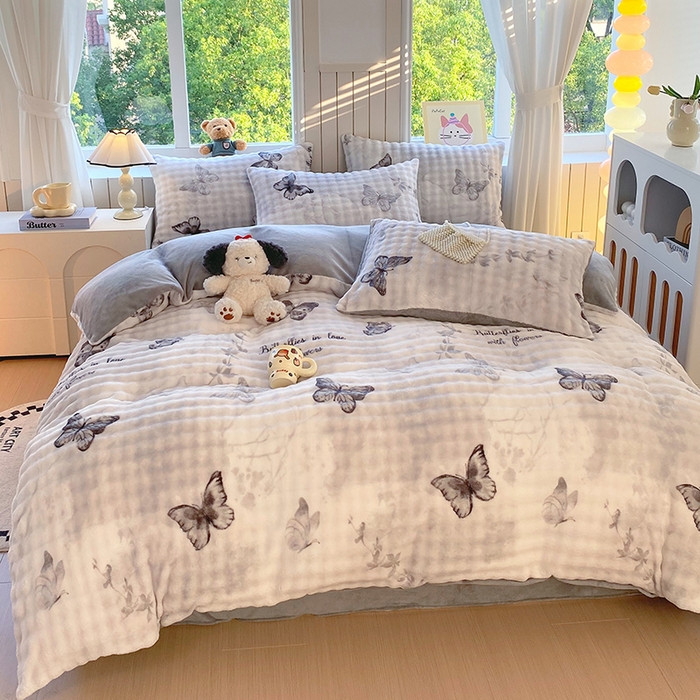 91家纺网 家纺一手货源 找家纺 艾橙 2025新款泡泡牛奶绒加厚保暖印花四件套 简影蝴蝶