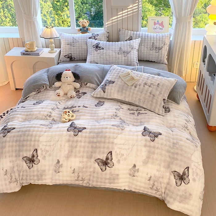 91家纺网 家纺一手货源 找家纺 艾橙 2025新款泡泡牛奶绒加厚保暖印花四件套 简影蝴蝶