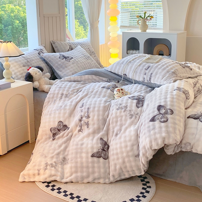 91家纺网 家纺一手货源 找家纺 艾橙 2025新款泡泡牛奶绒加厚保暖印花四件套 简影蝴蝶