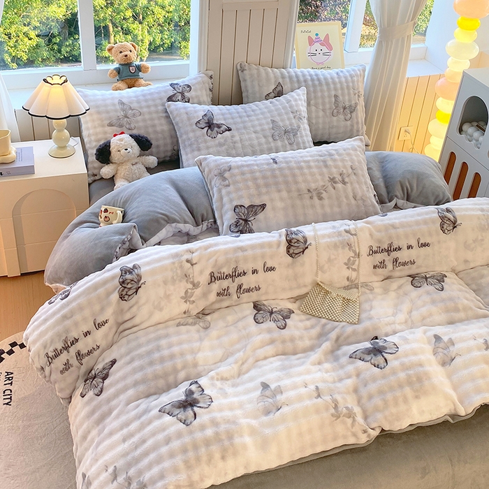 91家纺网 家纺一手货源 找家纺 艾橙 2025新款泡泡牛奶绒加厚保暖印花四件套 简影蝴蝶