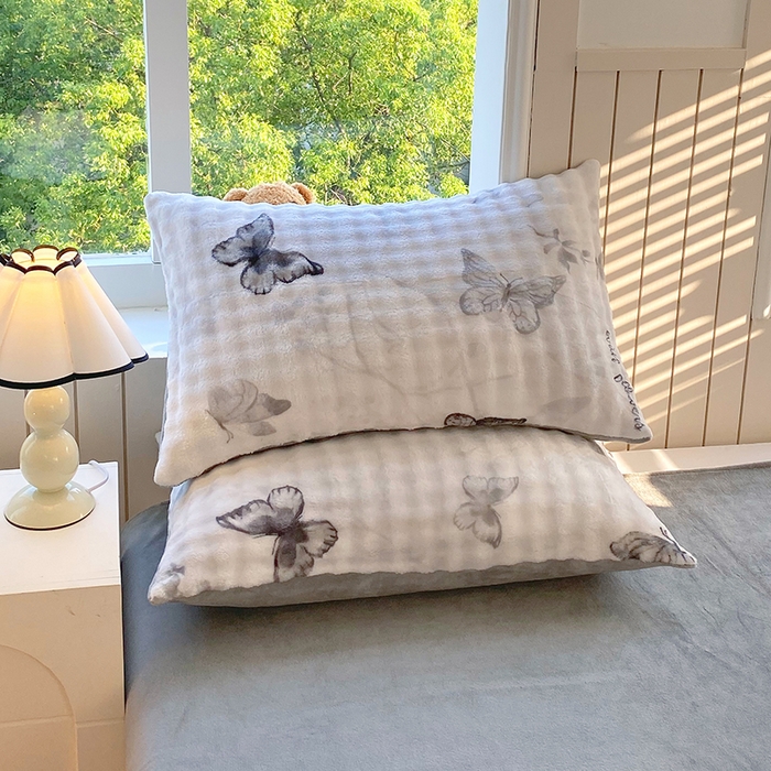 91家纺网 家纺一手货源 找家纺 艾橙 2025新款泡泡牛奶绒加厚保暖印花四件套 简影蝴蝶