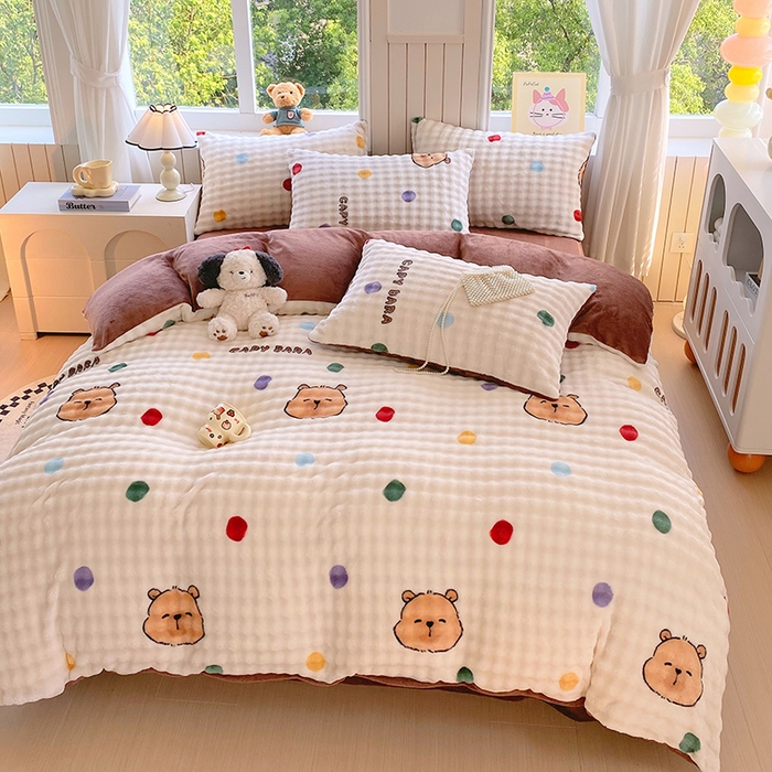 91家纺网 家纺一手货源 找家纺 艾橙 2025新款泡泡牛奶绒加厚保暖印花四件套 卡皮巴拉