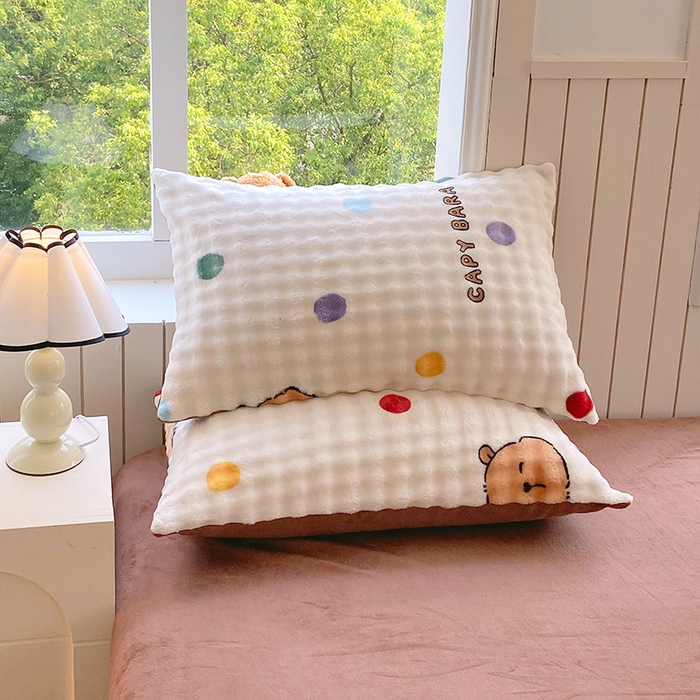 91家纺网 家纺一手货源 找家纺 艾橙 2025新款泡泡牛奶绒加厚保暖印花四件套 卡皮巴拉