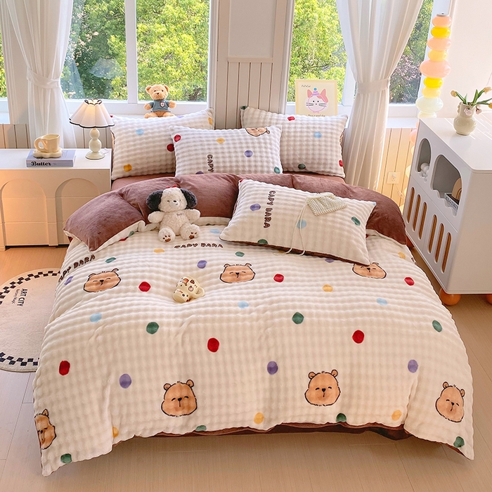 91家纺网 家纺一手货源 找家纺 艾橙 2025新款泡泡牛奶绒加厚保暖印花四件套 卡皮巴拉