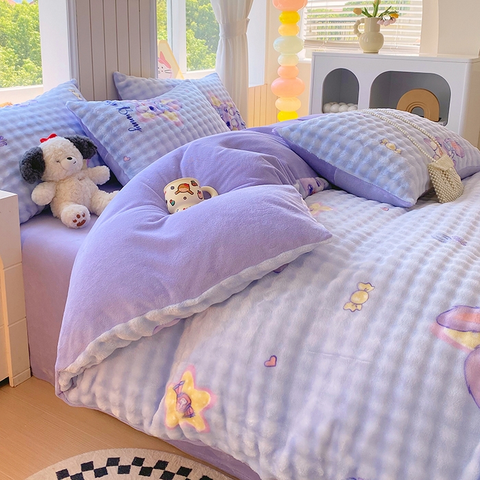 91家纺网 家纺一手货源 找家纺 艾橙 2025新款泡泡牛奶绒加厚保暖印花四件套 五星兔兔