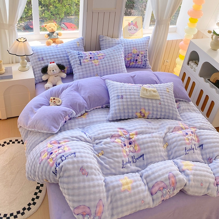 91家纺网 家纺一手货源 找家纺 艾橙 2025新款泡泡牛奶绒加厚保暖印花四件套 五星兔兔