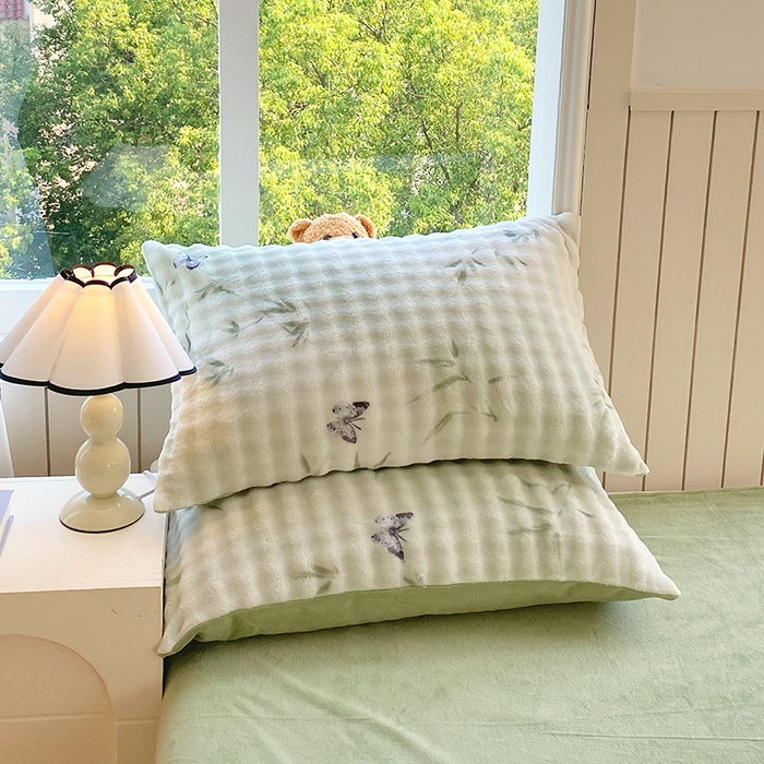 91家纺网 家纺一手货源 找家纺 艾橙 2025新款泡泡牛奶绒加厚保暖印花四件套 竹叶蝴蝶