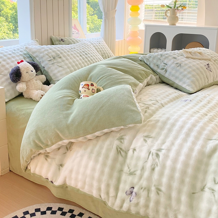 91家纺网 家纺一手货源 找家纺 艾橙 2025新款泡泡牛奶绒加厚保暖印花四件套 竹叶蝴蝶