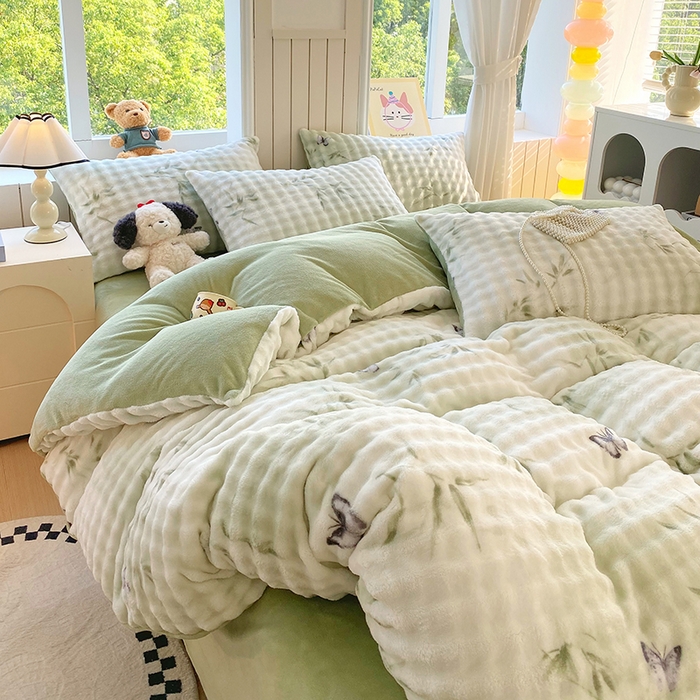 91家纺网 家纺一手货源 找家纺 艾橙 2025新款泡泡牛奶绒加厚保暖印花四件套 竹叶蝴蝶