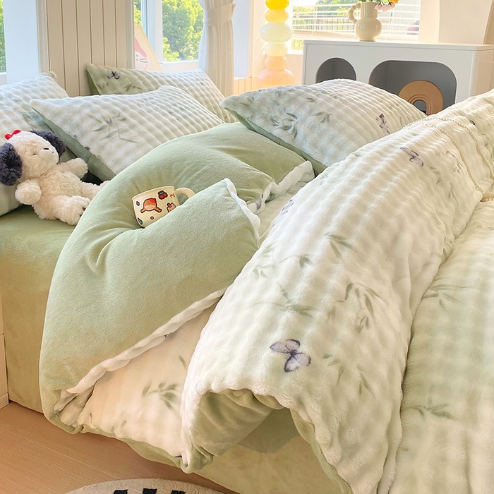 91家纺网 家纺一手货源 找家纺 艾橙 2025新款泡泡牛奶绒加厚保暖印花四件套 竹叶蝴蝶