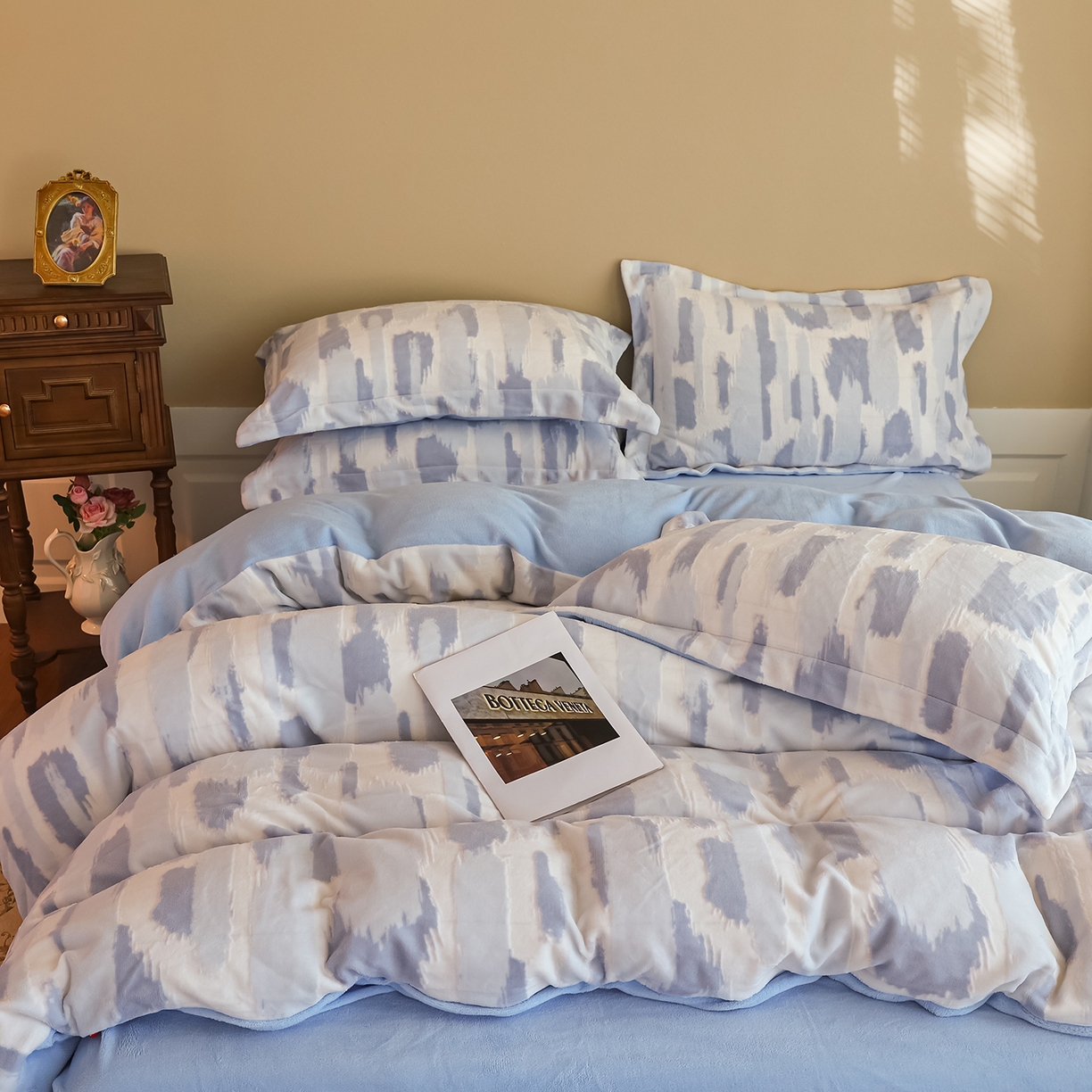 91家纺网 家纺一手货源 找家纺 菡宝 【主推第三批 带质检报告】A类全消光230g雕花绒牛奶绒四件套支持定制定做尺寸 奇想