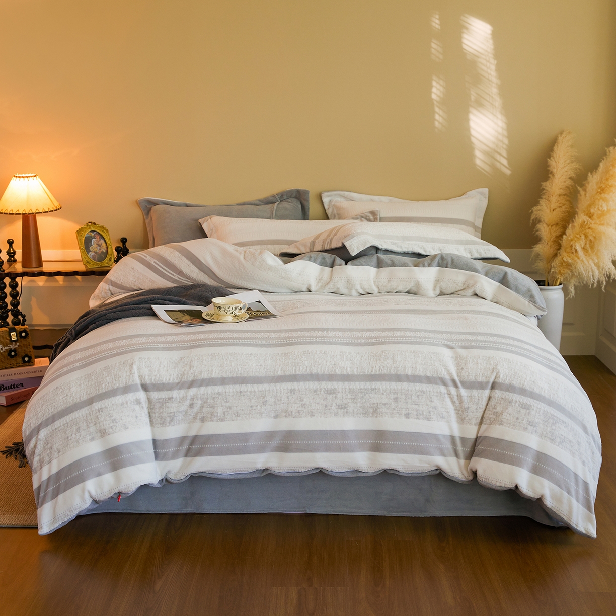 91家纺网 家纺一手货源 找家纺 菡宝 【主推第三批 带质检报告】A类全消光230g雕花绒牛奶绒四件套支持定制定做尺寸 绅士条纹