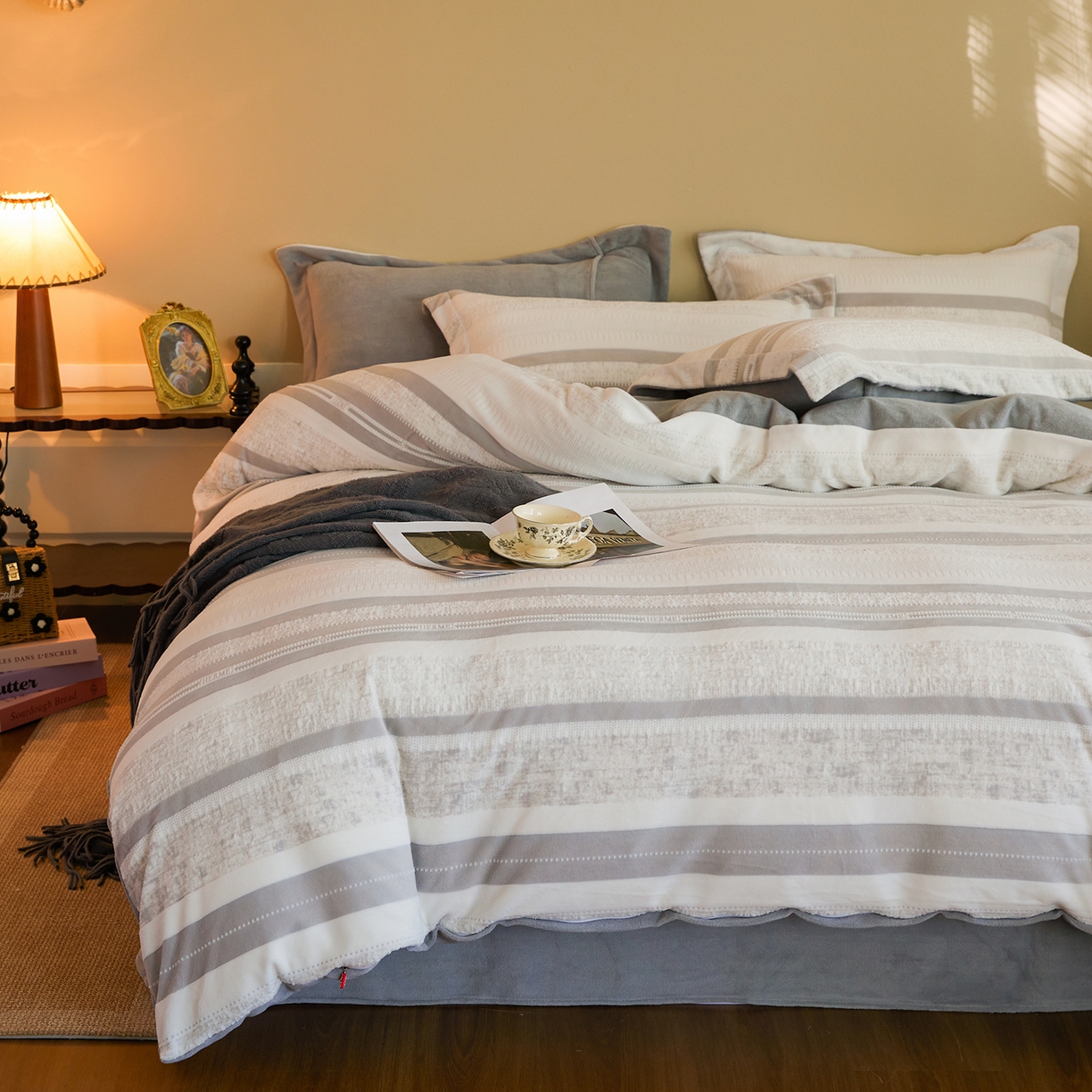 91家纺网 家纺一手货源 找家纺 菡宝 【主推第三批 带质检报告】A类全消光230g雕花绒牛奶绒四件套支持定制定做尺寸 绅士条纹