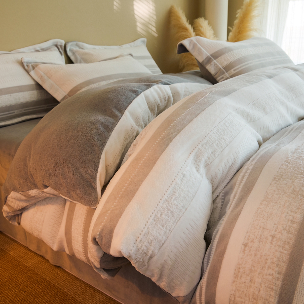 91家纺网 家纺一手货源 找家纺 菡宝 【主推第三批 带质检报告】A类全消光230g雕花绒牛奶绒四件套支持定制定做尺寸 绅士条纹