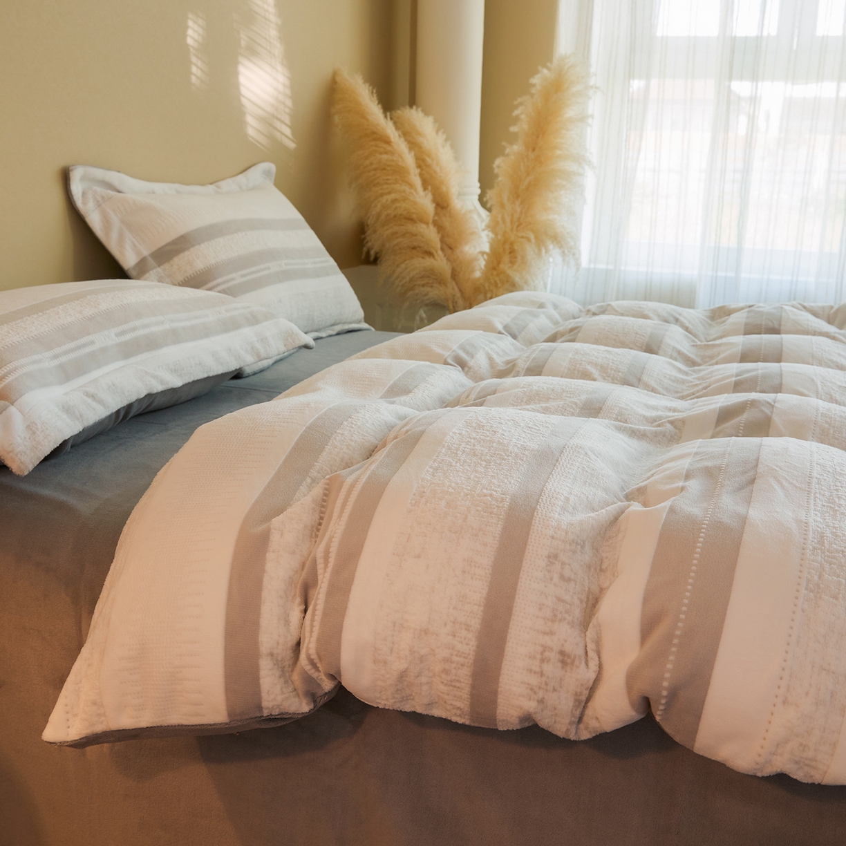 91家纺网 家纺一手货源 找家纺 菡宝 【主推第三批 带质检报告】A类全消光230g雕花绒牛奶绒四件套支持定制定做尺寸 绅士条纹