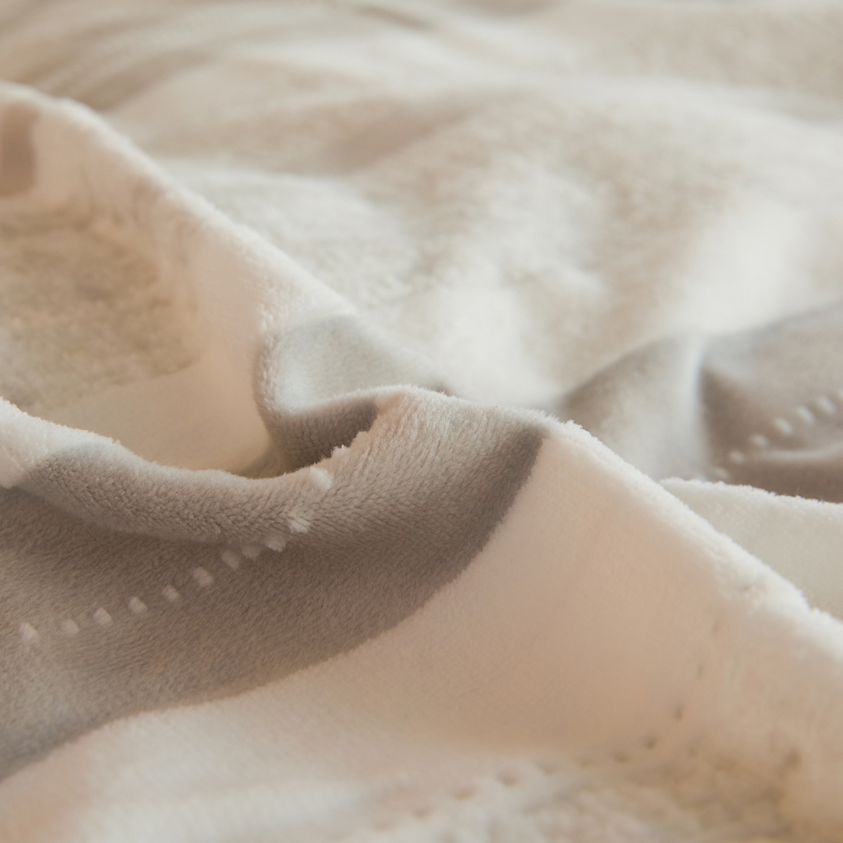 91家纺网 家纺一手货源 找家纺 菡宝 【主推第三批 带质检报告】A类全消光230g雕花绒牛奶绒四件套支持定制定做尺寸 绅士条纹