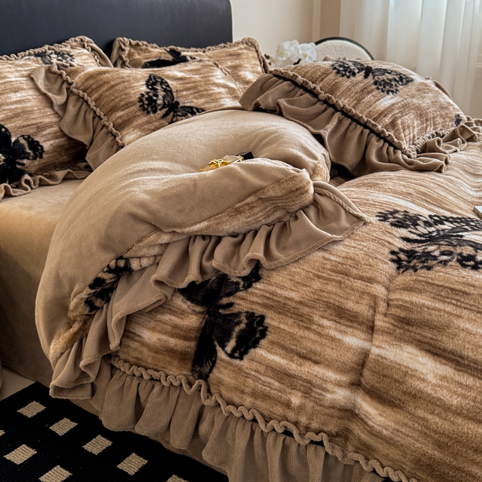 91家纺网 家纺一手货源 找家纺 米莱家纺 2025新款兔毛绒法式花边四件套 梦蝶